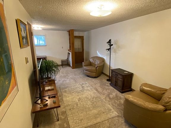 3rd image of 716 E Lewis St #B