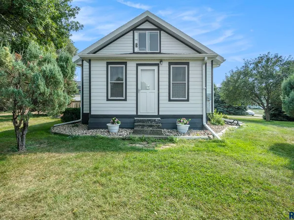 601 SE 9th St, Madison, SD 57042