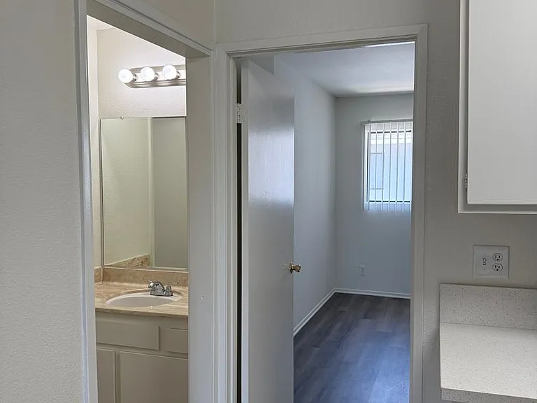 14543 Burbank Blvd — Photo 13