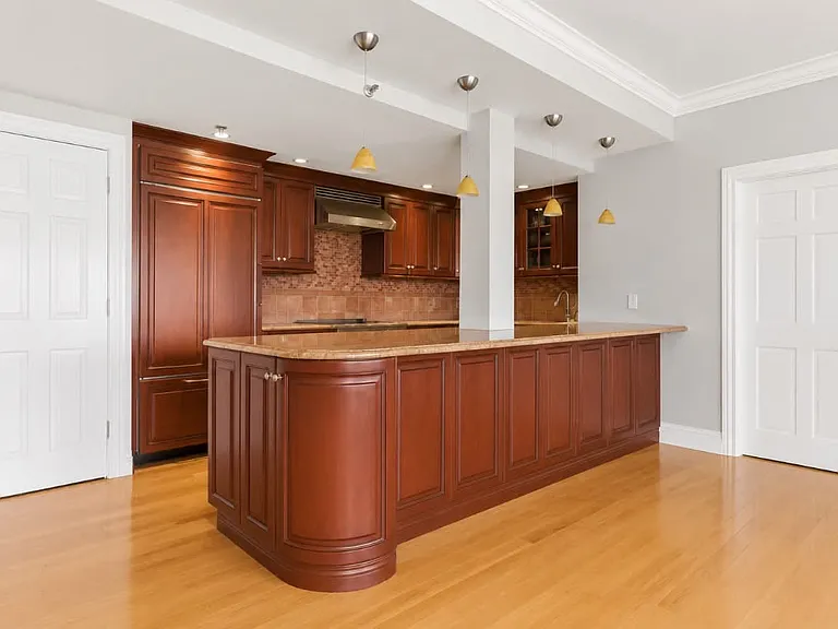 390 Commonwealth Ave — Photo 9