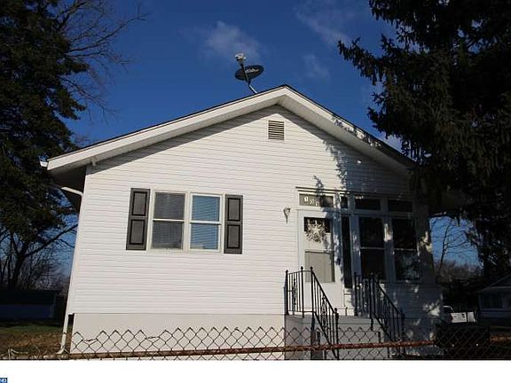 2nd image of 109 Roosevelt Ave