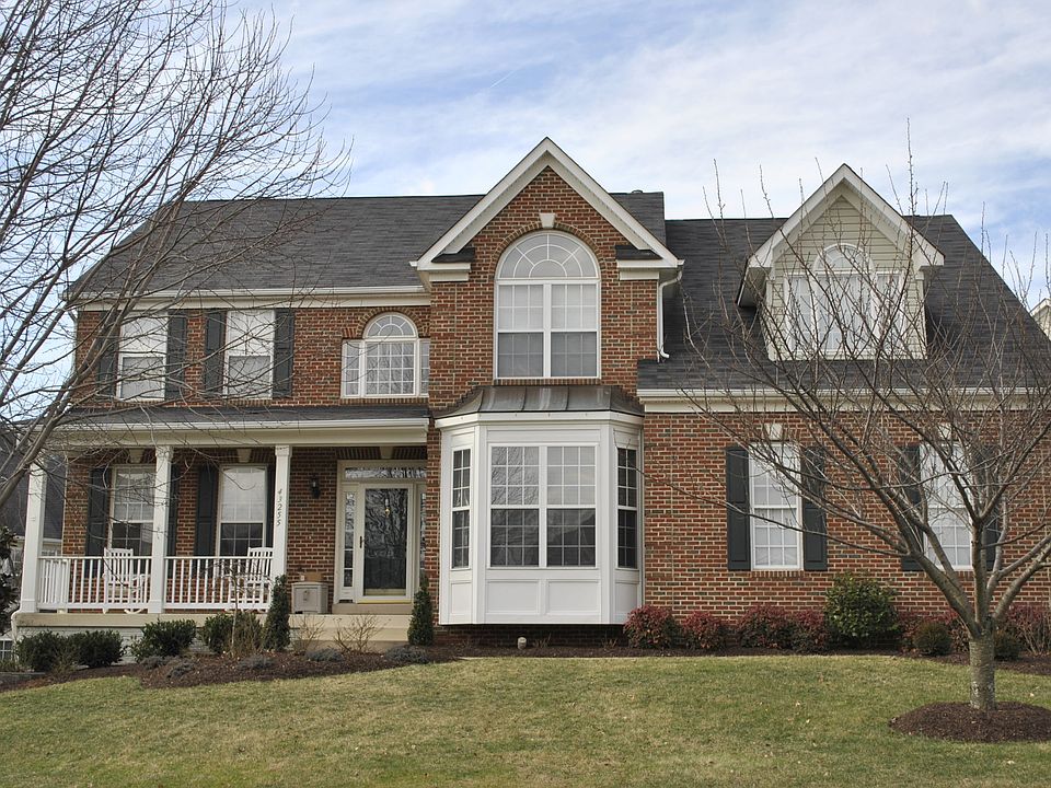 Brick Front, 6BD, 3.5BA SFH