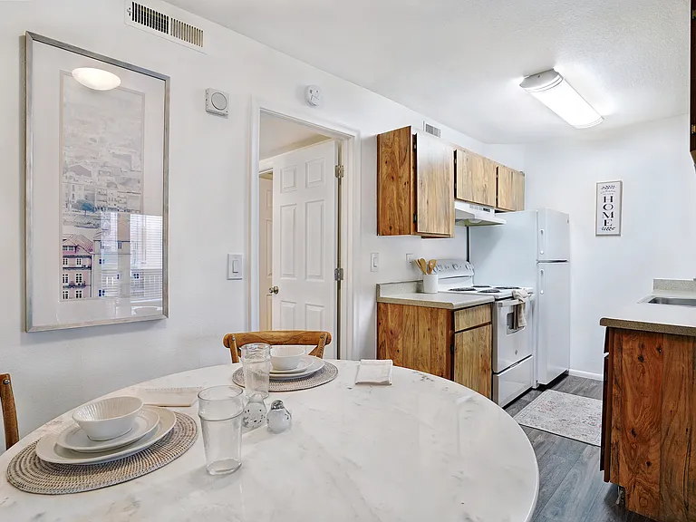 Dining & Kitchen
