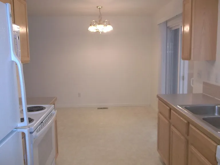 3301 Saratoga St #C — Photo 7