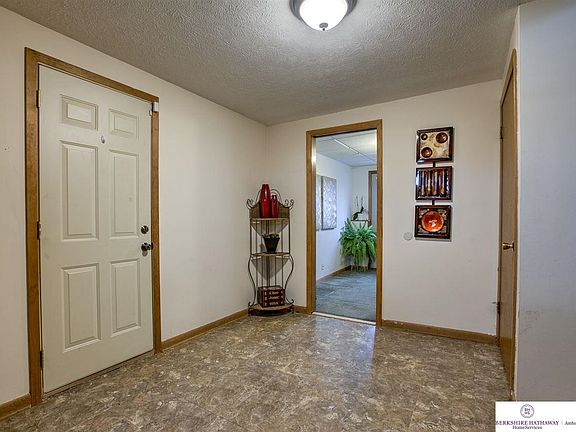3rd image of 1207 Skyview Dr