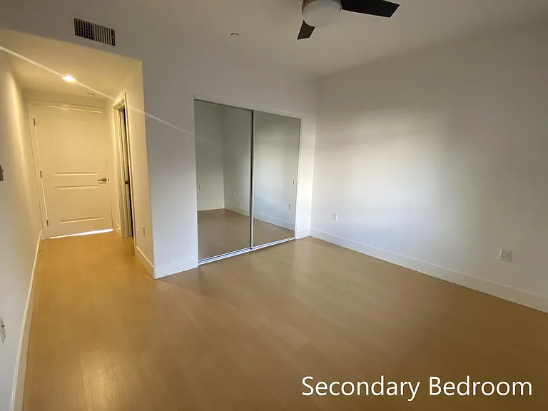 5232 Satsuma Ave #302 — Photo 20