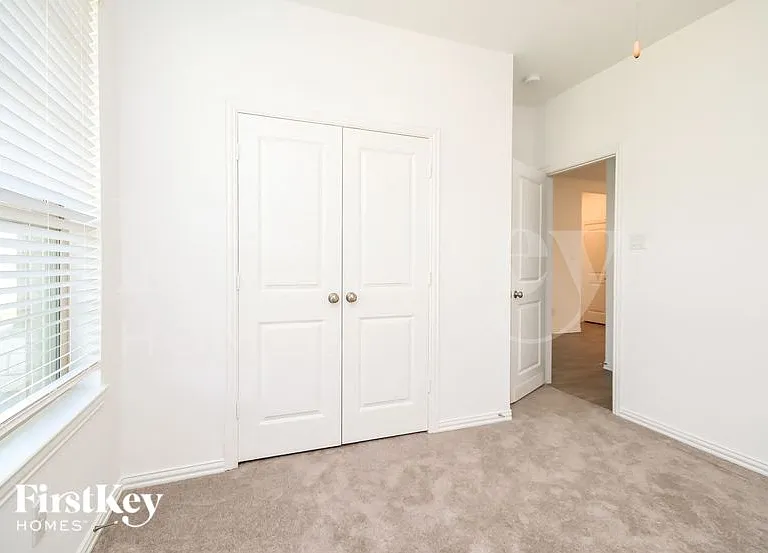 15122 Arlington Park Ave — Photo 11