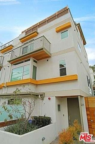 1st image of 1211 N Las Palmas Ave
