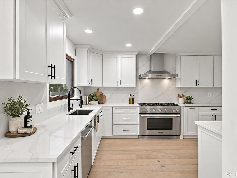 1496 Chesterfield Ave, photo 13
