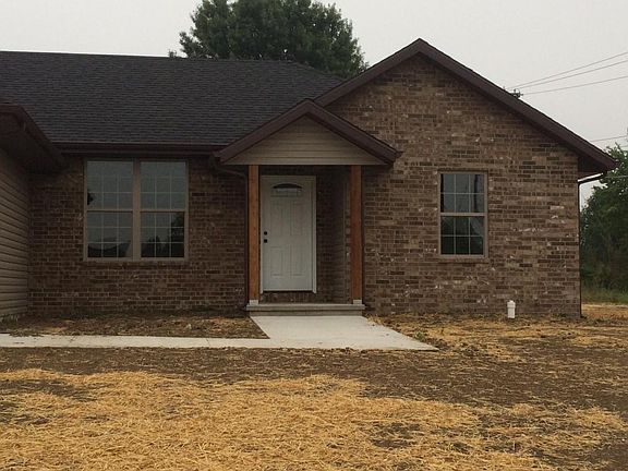 2nd image of 601 W Blackfoot Dr