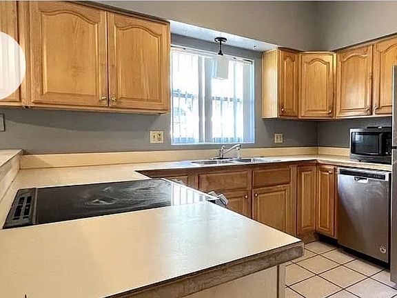 3rd image of 748 29th St