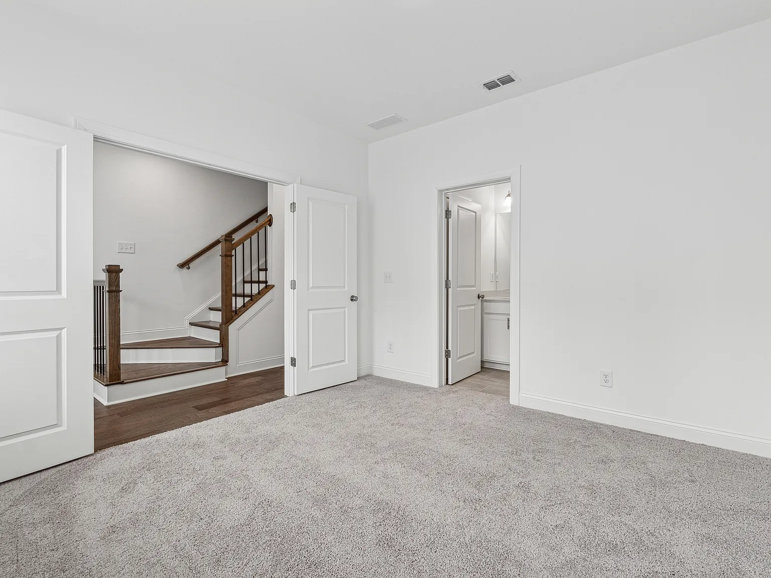 528 Healy Dr — Photo 3