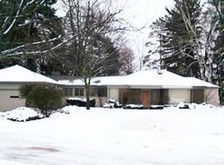 1115 W Saint Andrews Rd, Midland, MI 48640