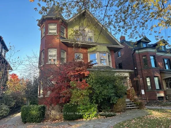 662 Broadview Ave, Toronto, ON M4K 2P1
