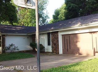 4631 S Holiday Dr, Springfield, MO 65810