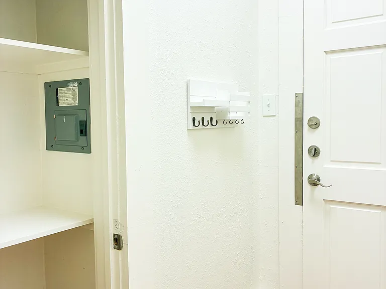 416 E Dewey Pl — Photo 19