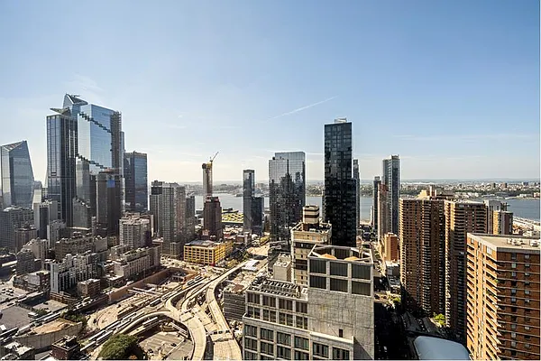 Sold by Douglas Elliman | media 25