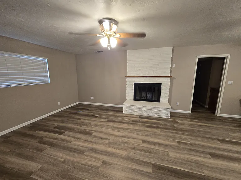 1860 W Henderson Ave #A — Photo 10