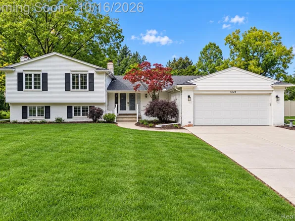 6724 Post Oak Dr, West Bloomfield, MI 48322