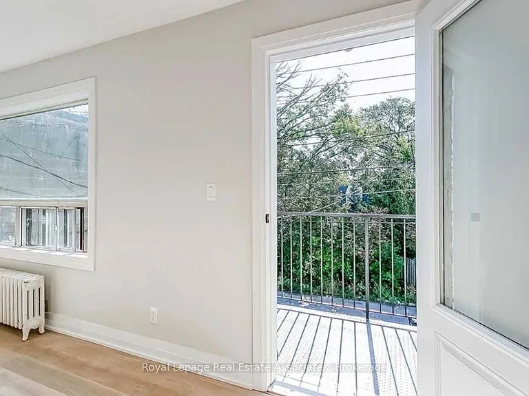 237 Lakeshore Rd E — Photo 13