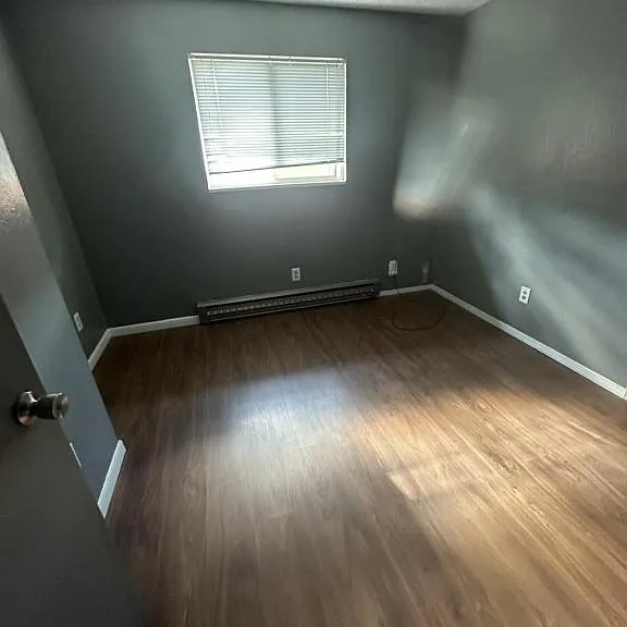 490 SE Kohler Ct — Photo 3