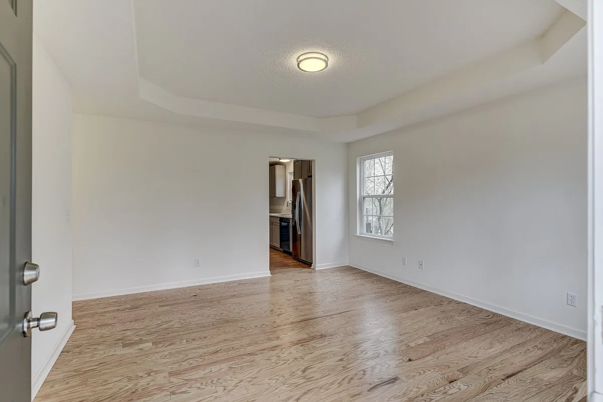 3 bed, 2.0 bath, 1080 sqft, $2,700 — Photo 3