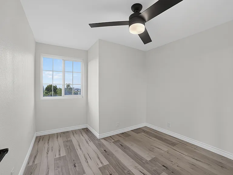 655 W Ontario Ave — Photo 52