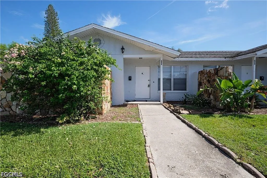 2 bed, 2.0 bath, 1075 sqft, $1,299 — Photo 2