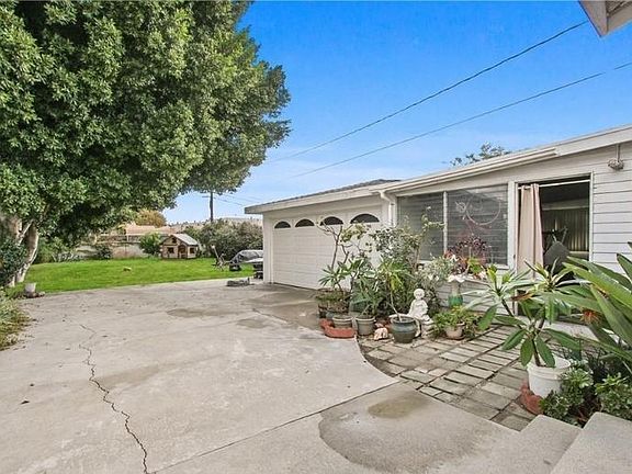 3rd image of 6012 Primrose Ave