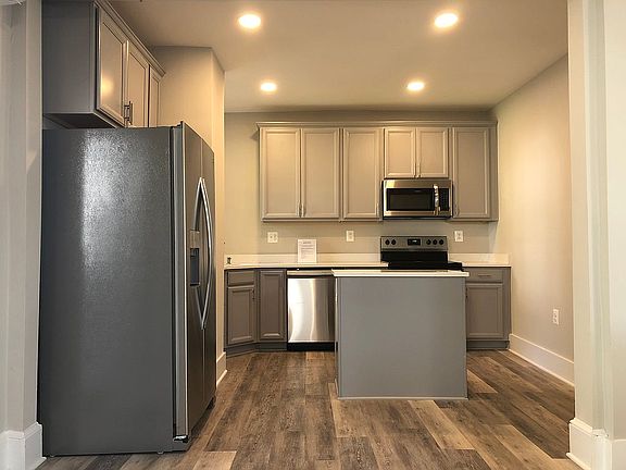 NEW CABINETS/QUARTZ TOPS