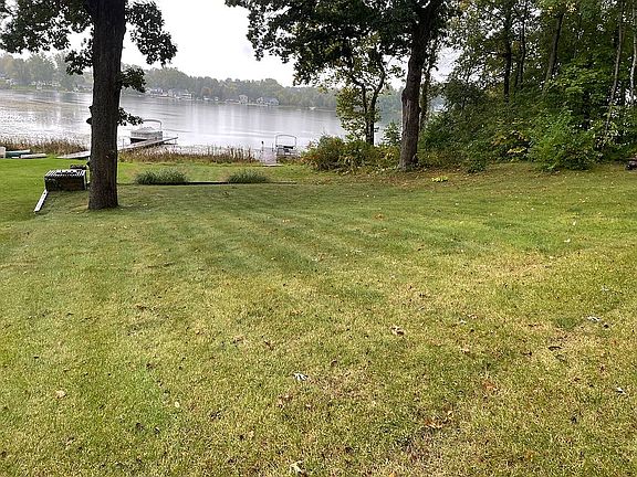 3rd image of 11608 Orchard Park Dr NE