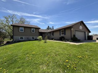 3377 N Hackbarth Rd, Janesville, WI 53548