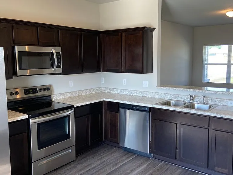 108 Ellis Dr — Photo 6