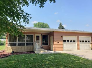 2016 Westfield Ave, Minot, ND 58701