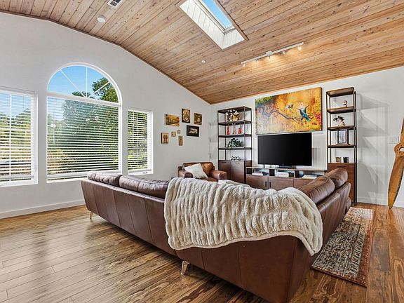 3rd image of 221 D Street