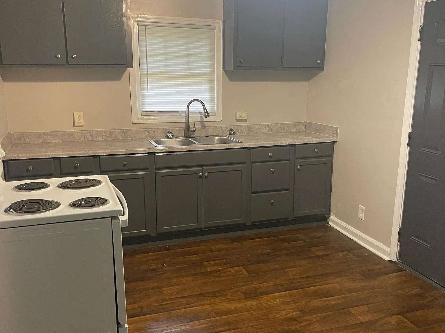 3 bed, 1053 sqft, $975 — Photo 2