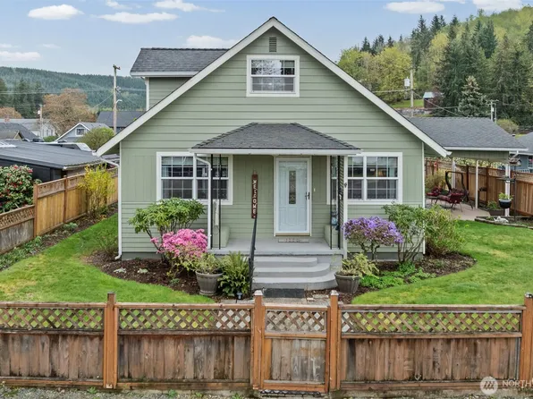 320 Coal Avenue, Carbonado, WA 98323