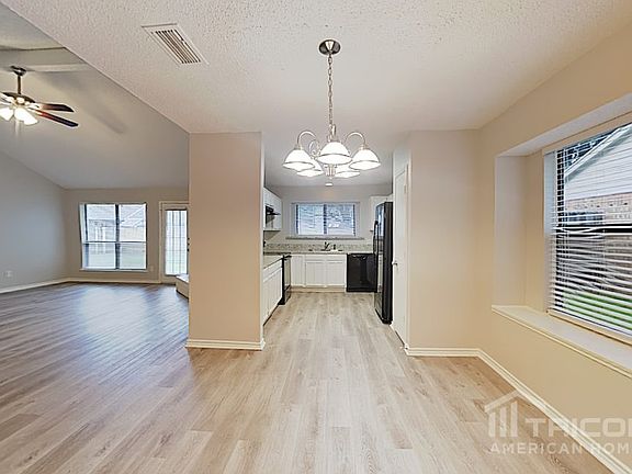 5th image of 2610 Channing Dr