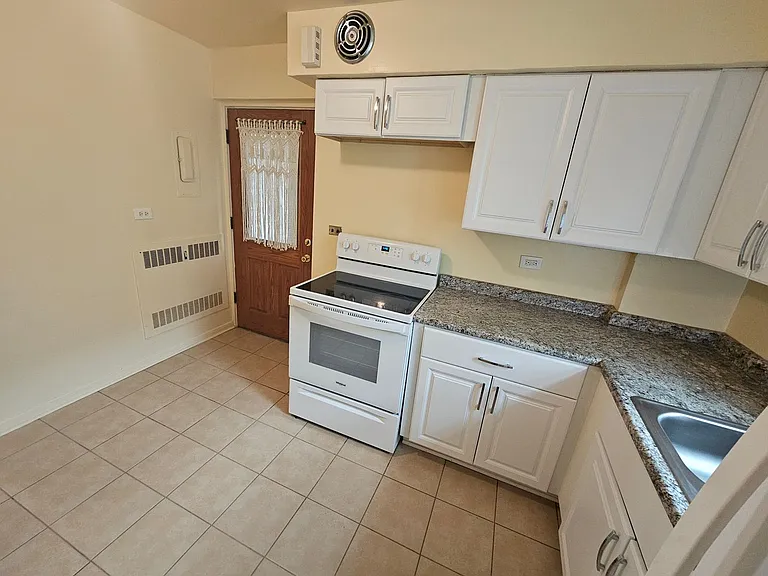 2727 Central St #1S — Photo 8