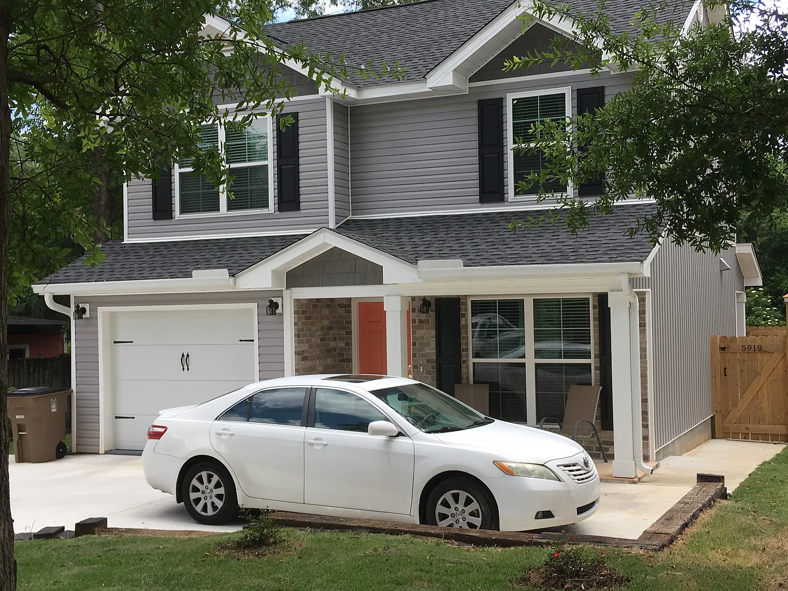 2 bed, 2.5 bath, 1400 sqft, $1,800 — Photo 3