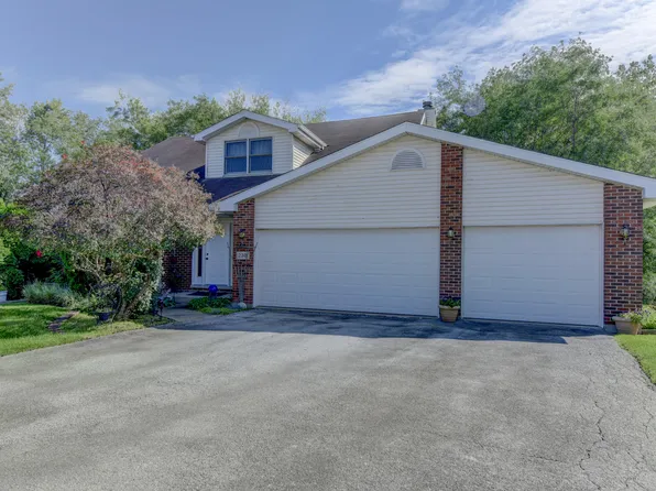 238 Lakeview Ct, Steger, IL 60475