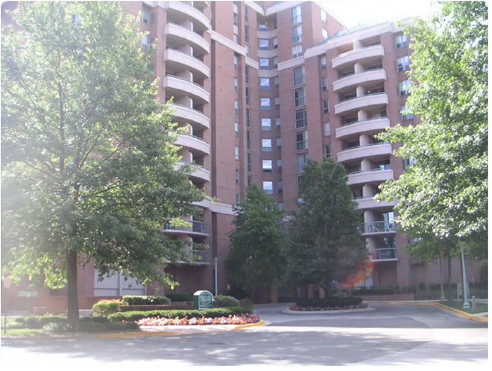 Building Photo - 4808 Moorland Ln #902