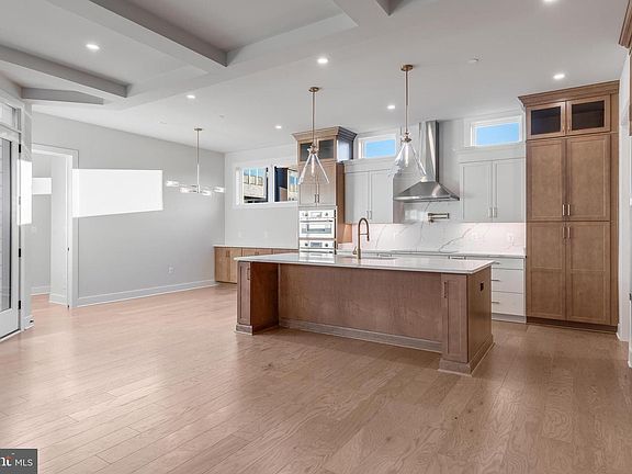 3rd image of 5024 Strathmore Ave