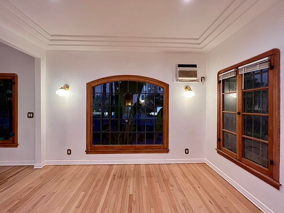 4th image of 409 S Cloverdale Ave #101