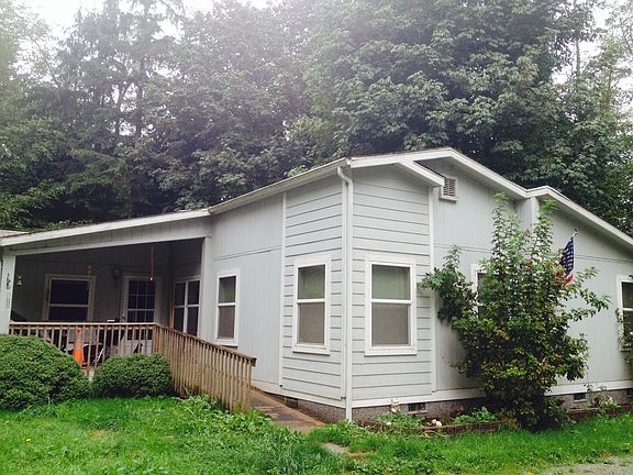 2nd image of 1872 Tamarack Ln