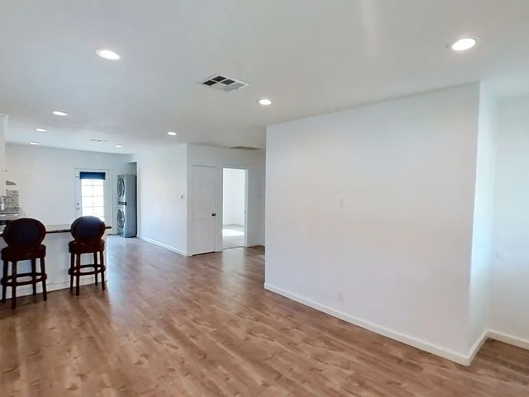3189 Sanchez St — Photo 4