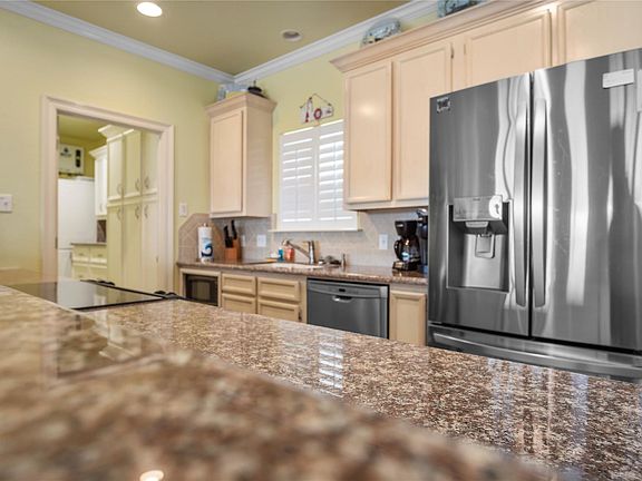 4th image of 3189 Castle Dr