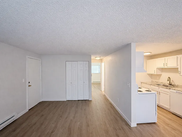 Meadowbrook Apartments — Photo 7