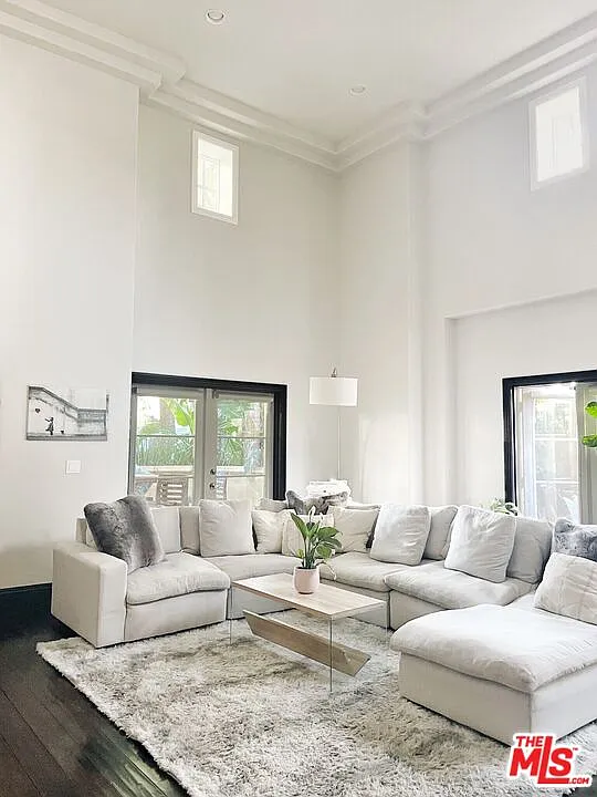 1311 Centinela Ave #2
