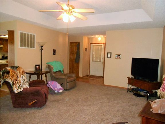 3rd image of 18 Brentwood Dr